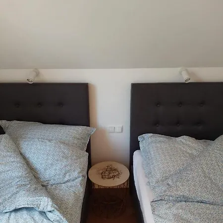 Dom Nad Jeziorem Gaja House * Jadamowo
